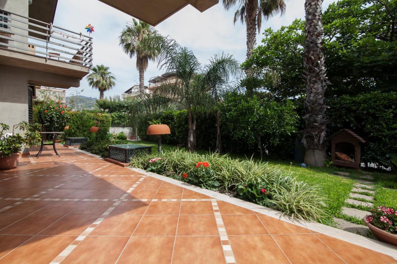 B&B Villa Carmen SantʼAlessio Siculo Exterior foto
